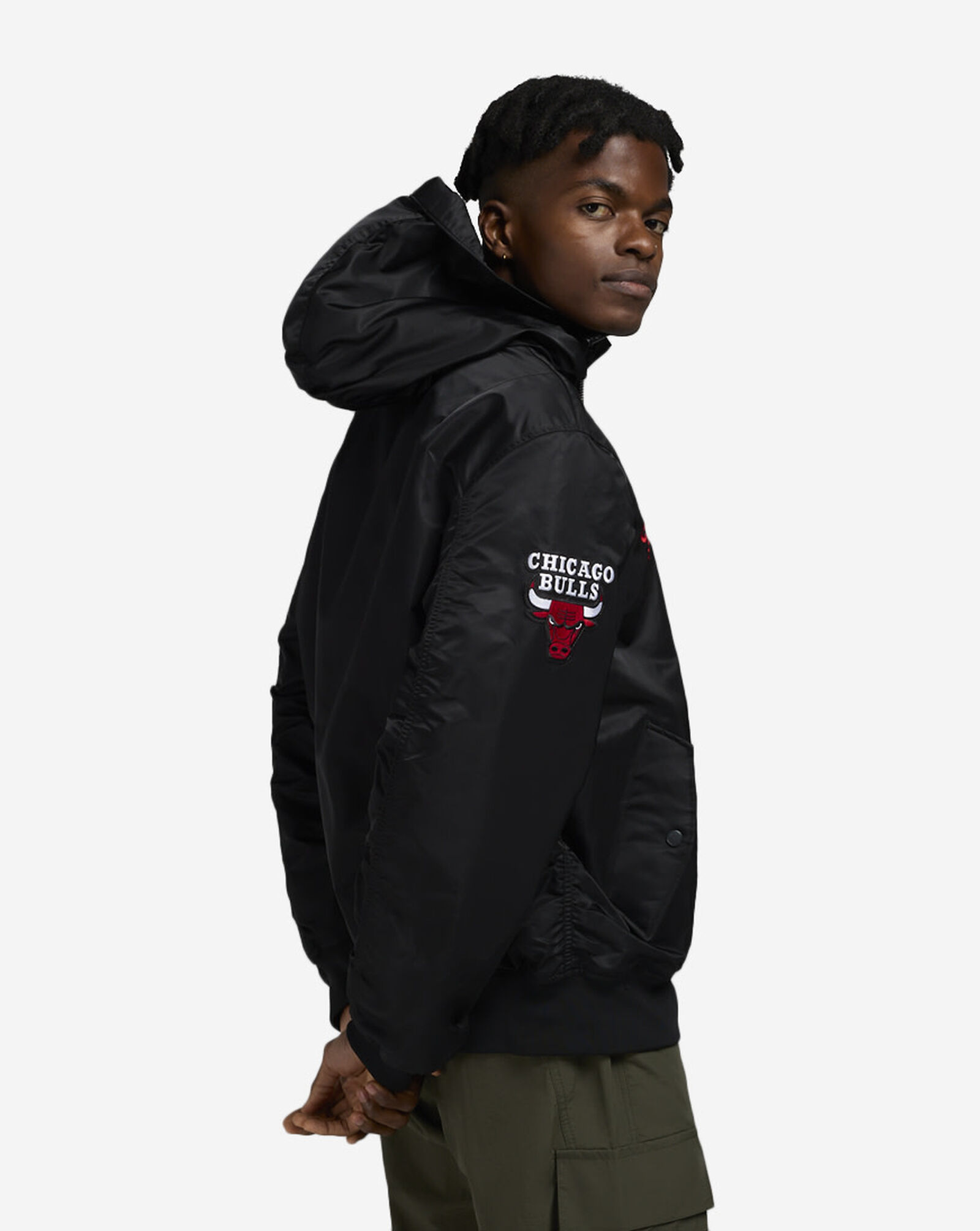 Alpha Industries Historic L-2B Chicago Bulls Hooded Bomber Jacket Black
