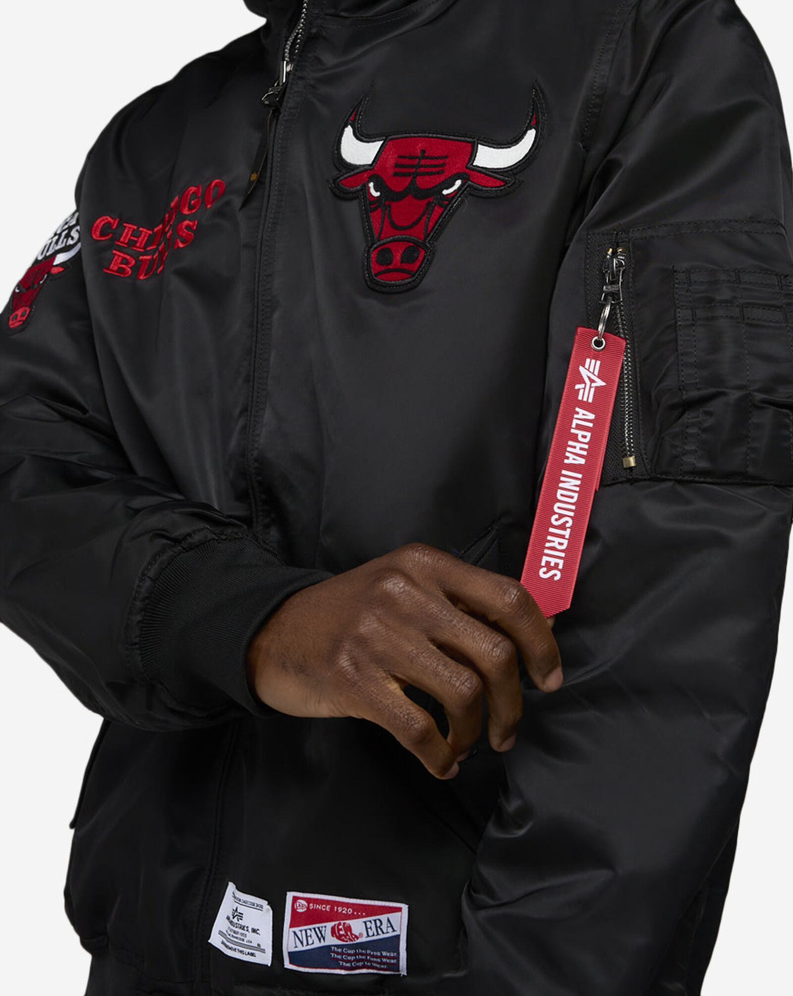 Alpha Industries Historic L-2B Chicago Bulls Hooded Bomber Jacket Black