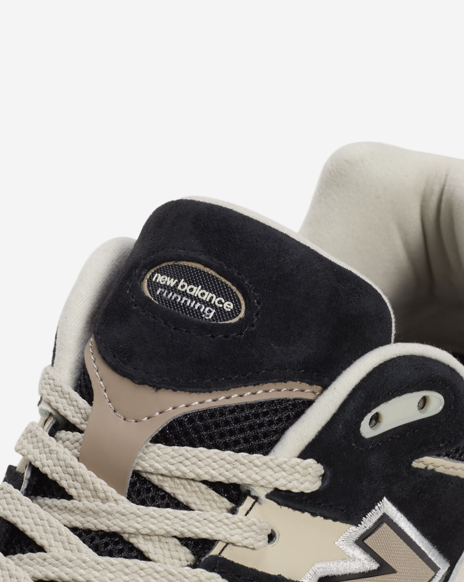 2002 Black | Mushroom | Driftwood